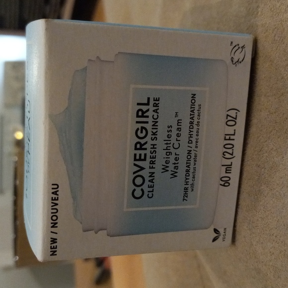 Mosturizer and primer in one featuring cactus water with hyaluronic acid - Picture 5 of 12